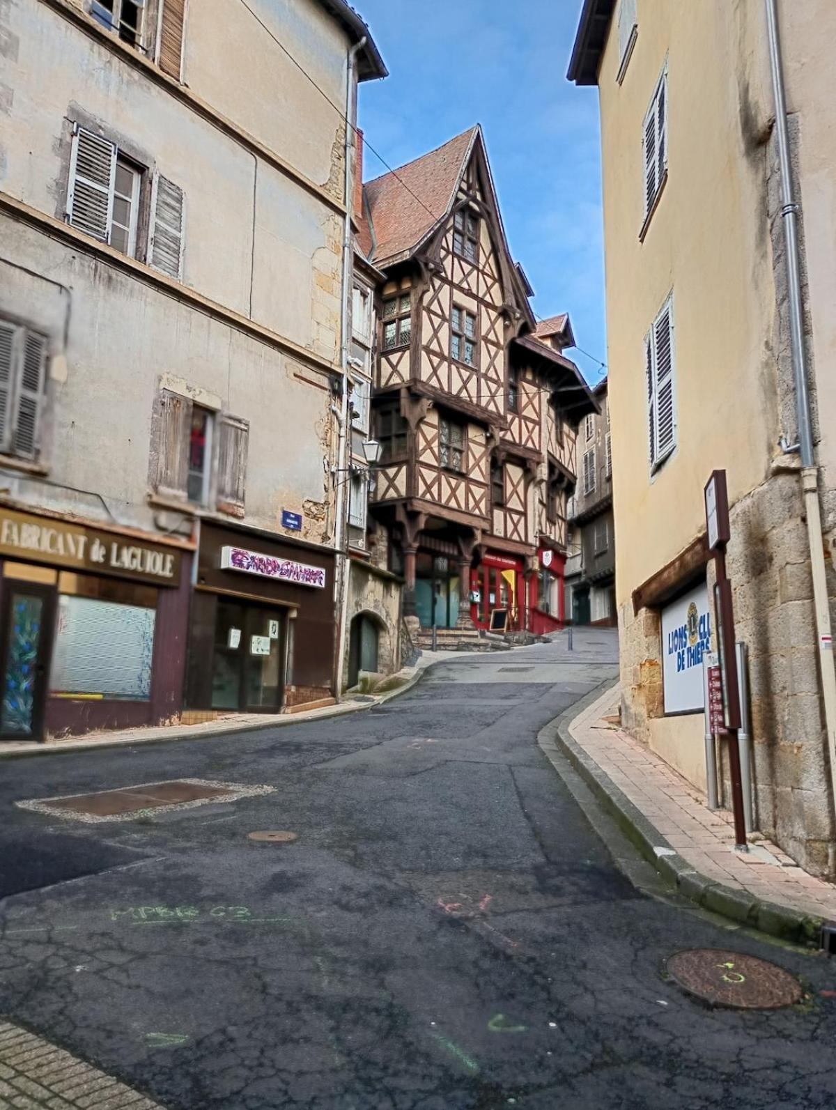 Duplex Center Thiers - Clermont-Ferrand - Lyon - Free Parking - Self-Check-In Apartment Exterior photo
